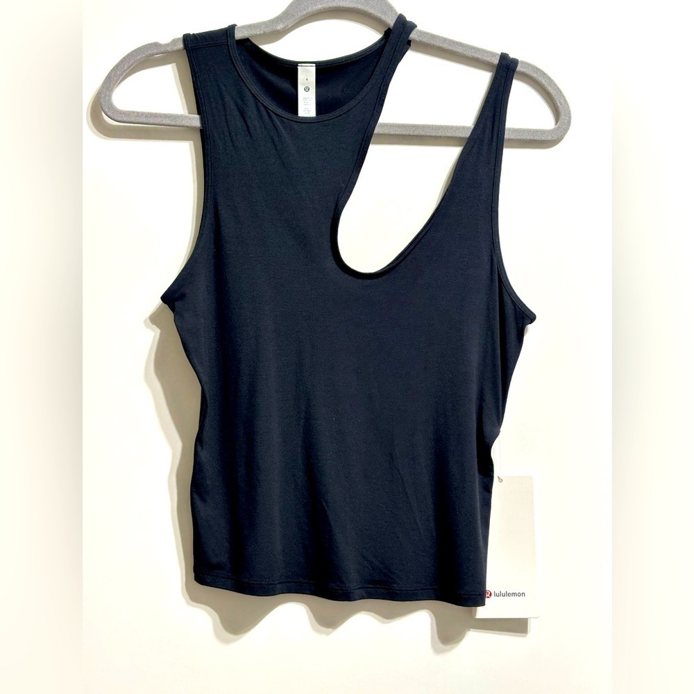 Lululemon Shoulder Cut Out Yoga Tank‎ Size 4